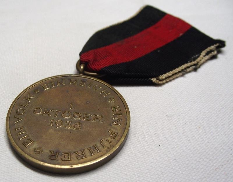 WW2 German 1938 Entry into Sudetenland Czech Anschluss Medal — image 4