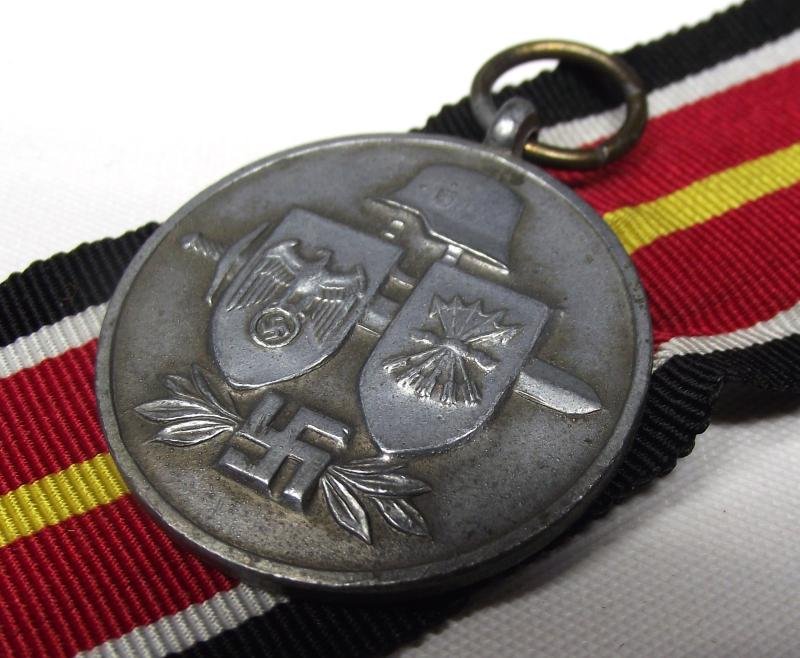 WW2 German Spanish Blue Division Russia Volunteers Medal, 1944. MM1/Deschler. — image 3