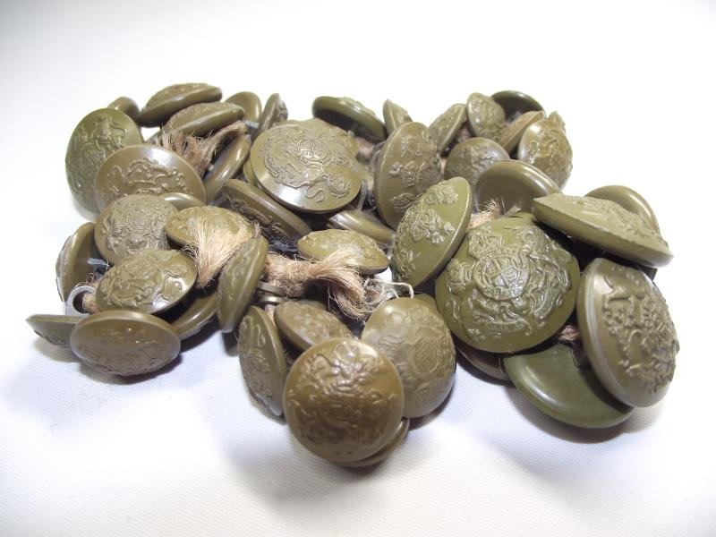 Large Selection of WW2 British GS Economy Buttons. — image 3