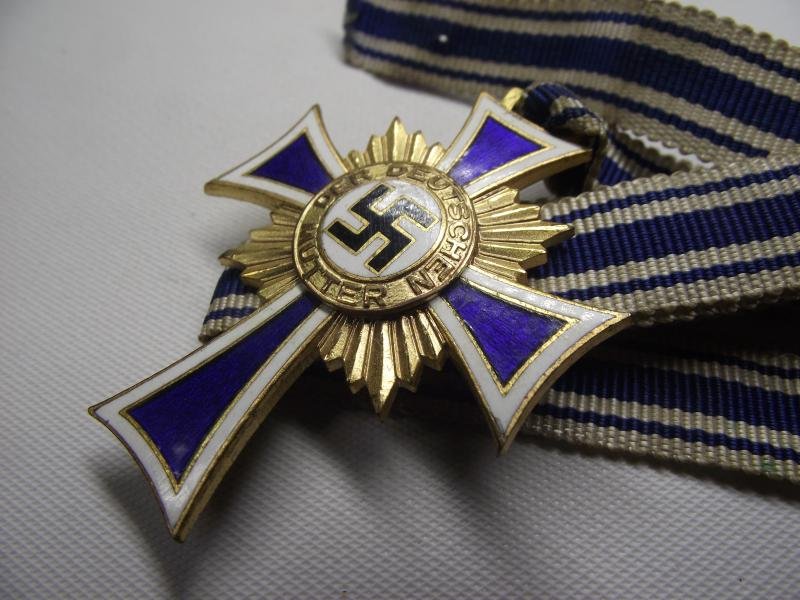 WW2 German Mother Cross in Gold. — image 4