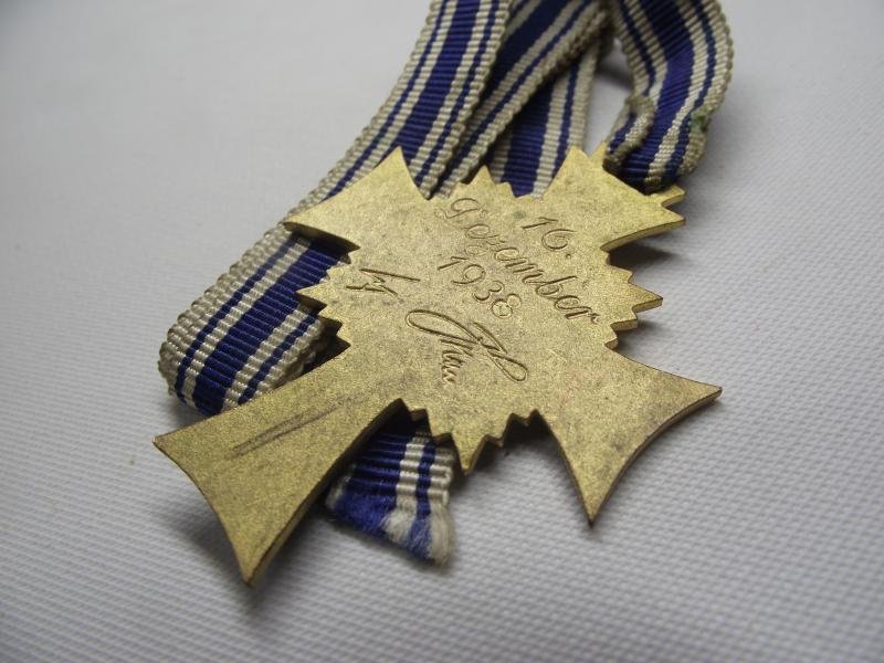 WW2 German Mother Cross in Gold. — image 5