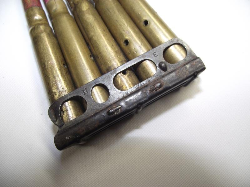 WW1 British Wooden Head Practise Rounds in MK2 Stripper Clip. — image 4