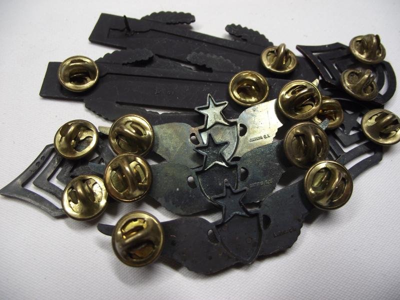 8 X US Military Proficiency Badges. — image 8