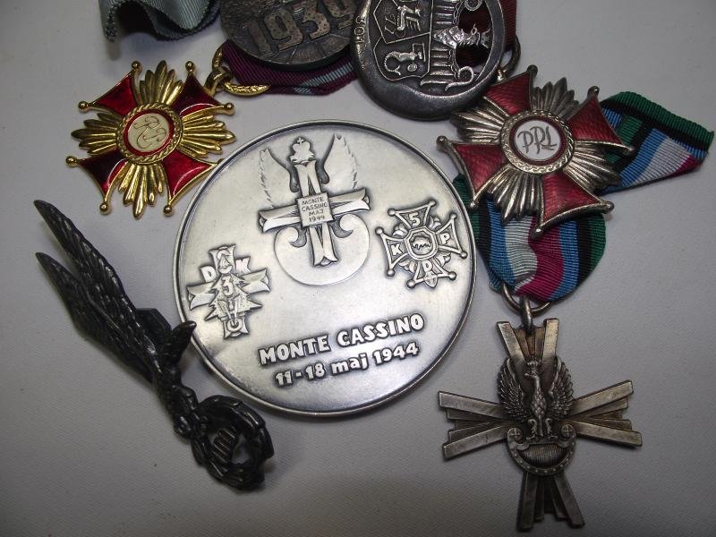 7 X Polish Commemorative Medals, Badges Etc. — image 2