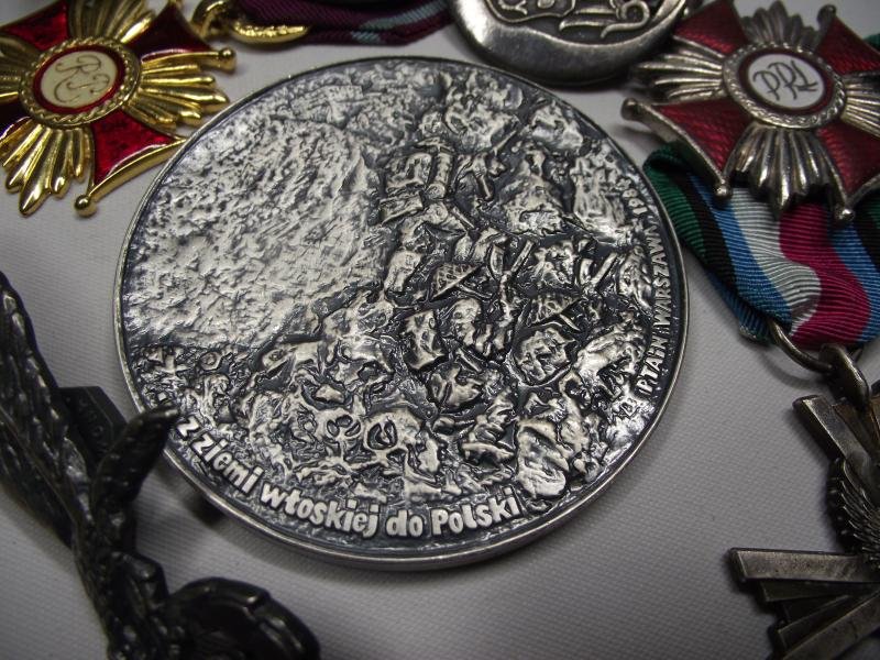 7 X Polish Commemorative Medals, Badges Etc. — image 3