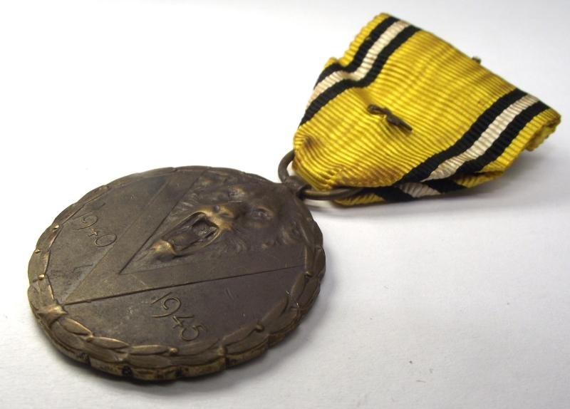 Belgium Commemorative Medal with Swords.1940/45. — image 2