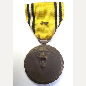 Belgium Commemorative Medal with Swords.1940/45.