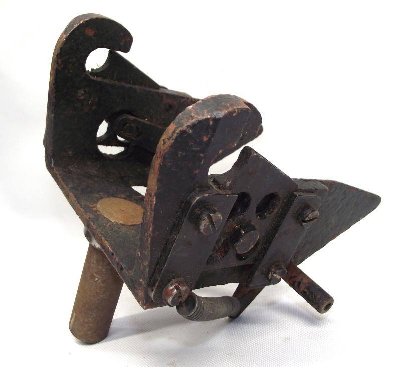 WW2 U.S. 30 Caliber Machine Gun Pintle Assemby. — image 3