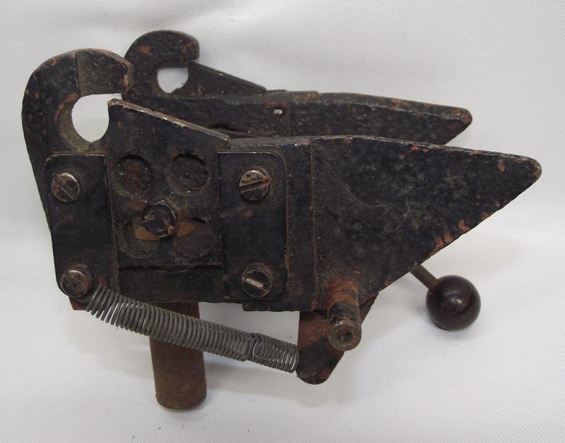 WW2 U.S. 30 Caliber Machine Gun Pintle Assemby. — image 4