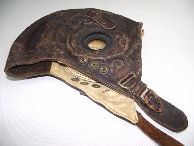 Early ''C-Type'' Flying Helmet with Bennett Buckle. — image 2