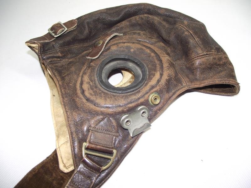 Early ''C-Type'' Flying Helmet with Bennett Buckle. — image 4