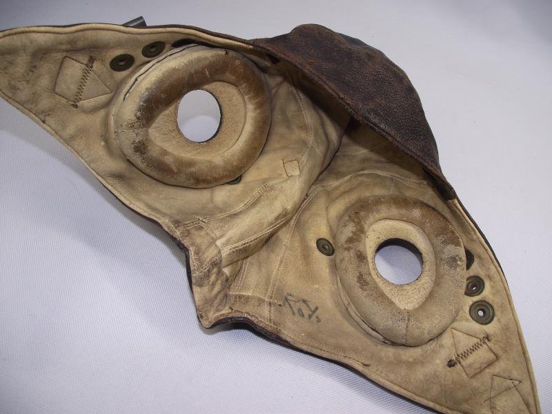 Early ''C-Type'' Flying Helmet with Bennett Buckle. — image 5