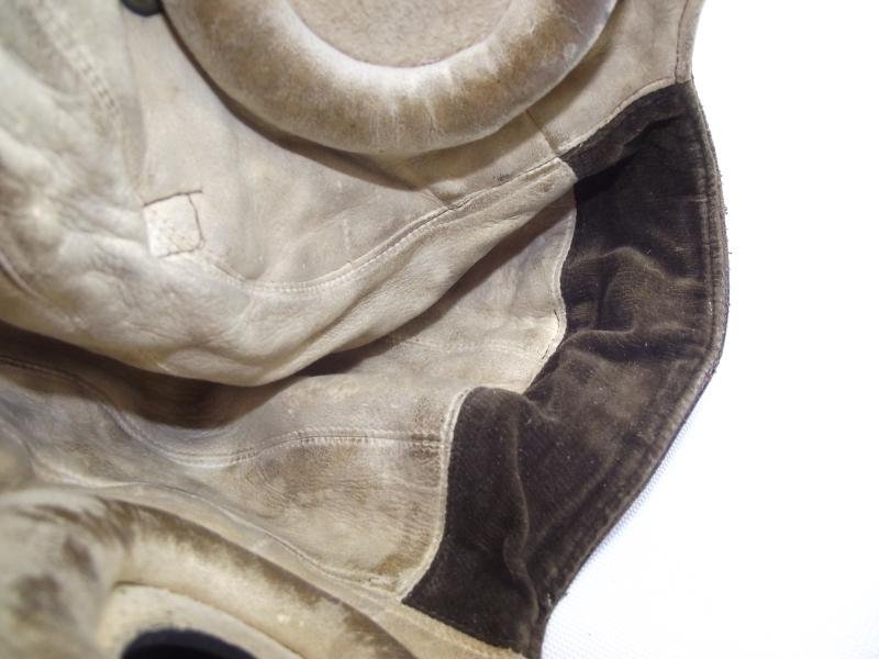 Early ''C-Type'' Flying Helmet with Bennett Buckle. — image 6