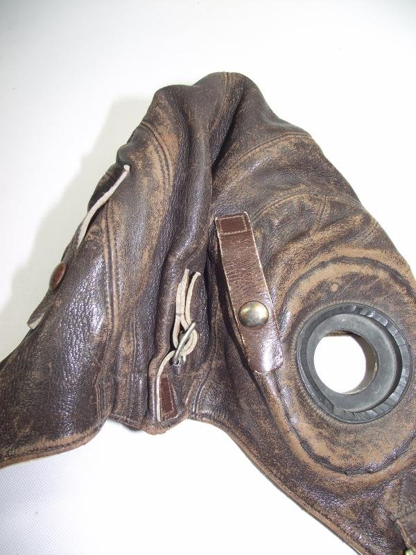 Early ''C-Type'' Flying Helmet with Bennett Buckle. — image 8