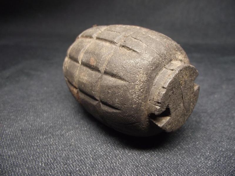 WW2 British Rubber Training Mills Grenade. — image 10
