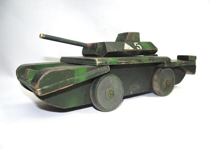 WW2 British Wooden Toy Tank. — image 2