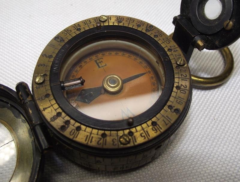 Named 1916 Dated Compass and Pouch. Machine Gun Corps. — image 6