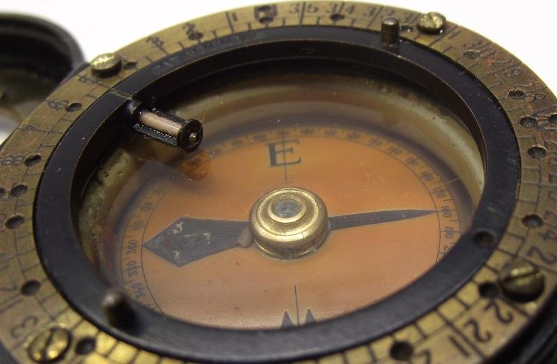 Named 1916 Dated Compass and Pouch. Machine Gun Corps. — image 7