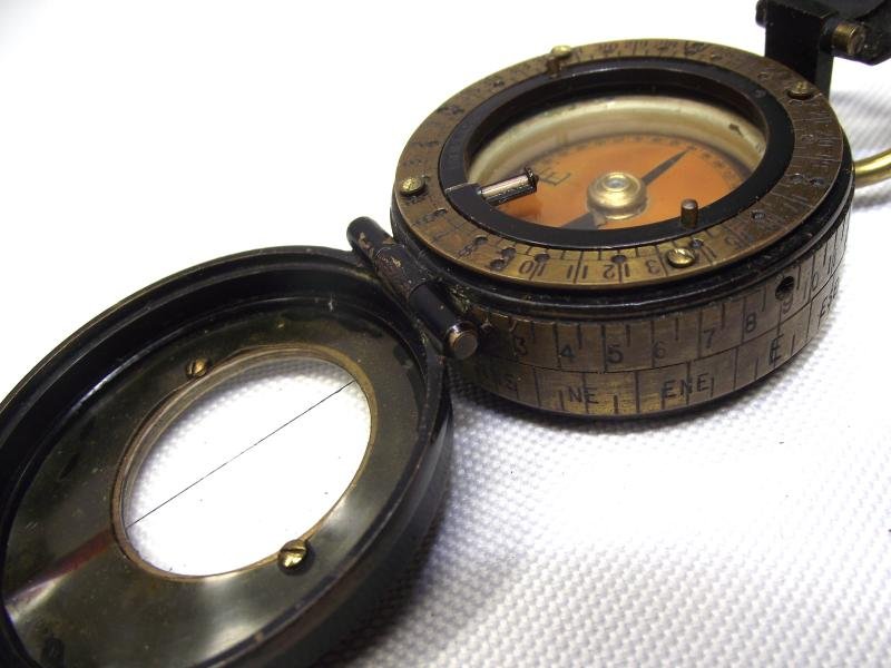 Named 1916 Dated Compass and Pouch. Machine Gun Corps. — image 8