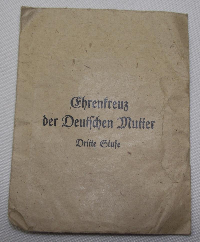 Bronze Mothers Cross with Paper Packet of Issue. — image 6