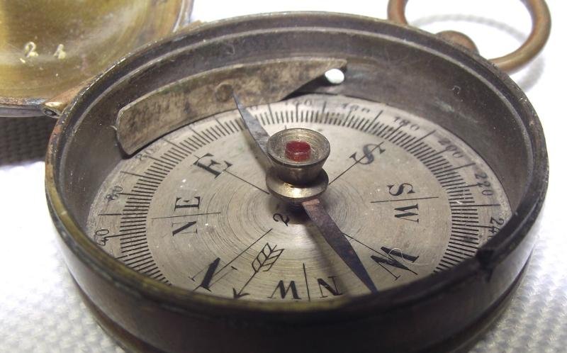 Victorian Brass Compass. — image 5