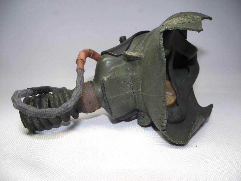 Relic RAF Q Type Oxygen Mask. — image 4