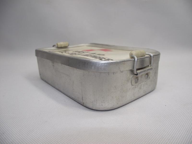 Air Force Crew Members, First Aid Kit Tin. — image 3