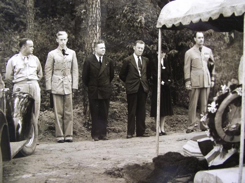 Identified WW2 Norwegian RAF Funeral in American Photos. — image 5