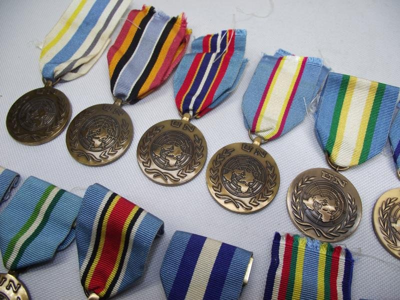 12 X United Nations Medals. — image 4