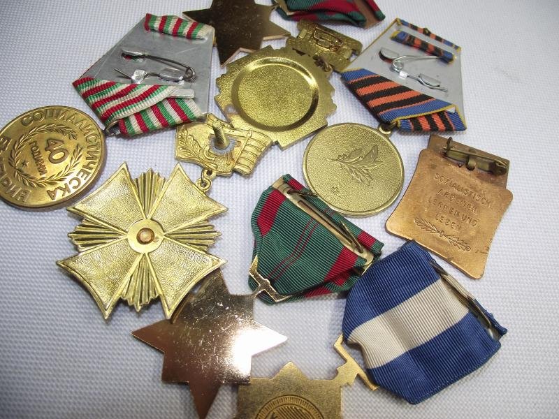 8 X Communist Medals. — image 5