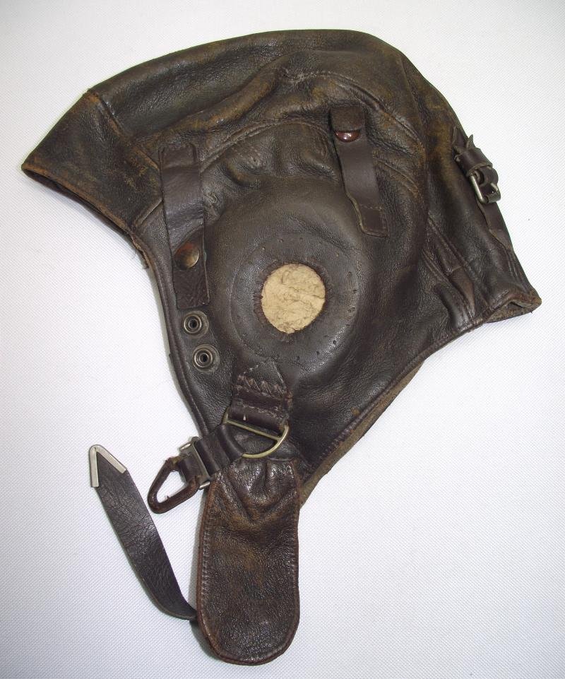 Early ''C-Type'' Flying Helmet with Bennett Buckle. — image 2