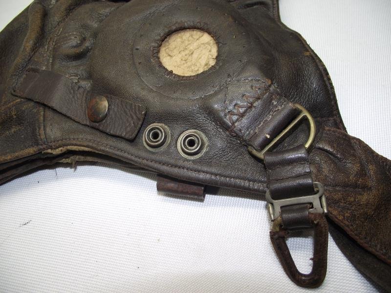 Early ''C-Type'' Flying Helmet with Bennett Buckle. — image 5
