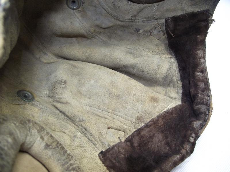 Early ''C-Type'' Flying Helmet with Bennett Buckle. — image 7