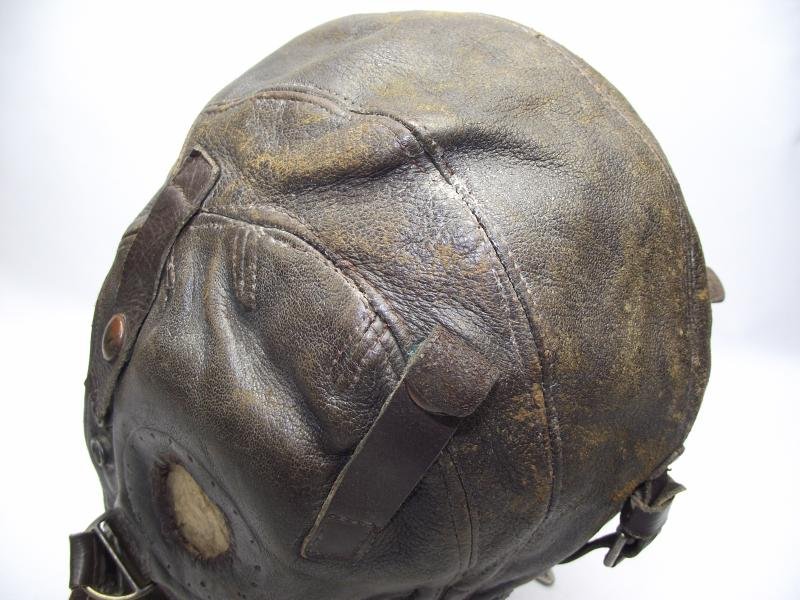 Early ''C-Type'' Flying Helmet with Bennett Buckle. — image 9