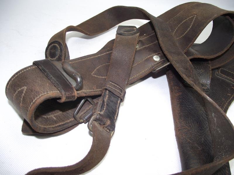 British Officers Pistol Holster and Sam Brown Belt Rig. — image 7