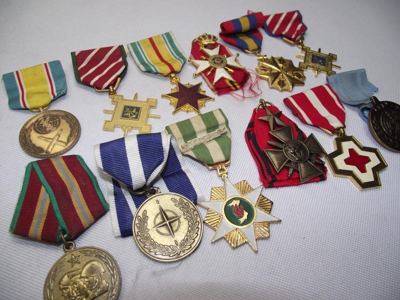 12 X Various ''World'' Medals. — image 2