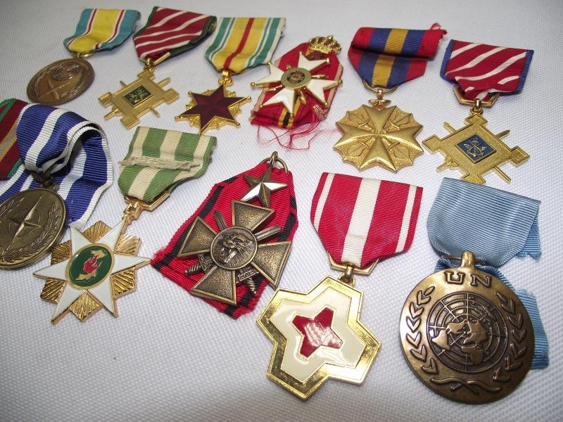 12 X Various ''World'' Medals. — image 3