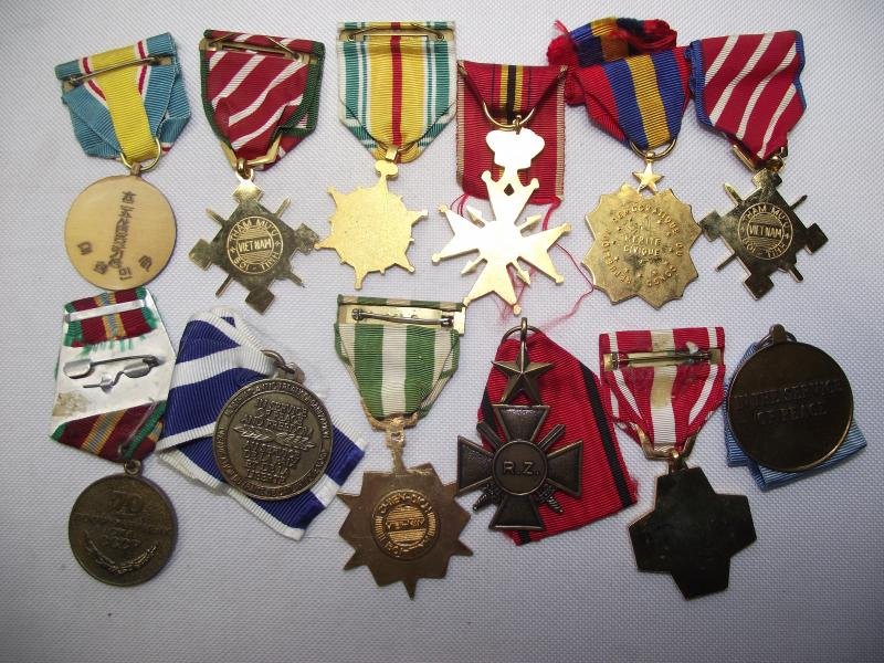 12 X Various ''World'' Medals. — image 4