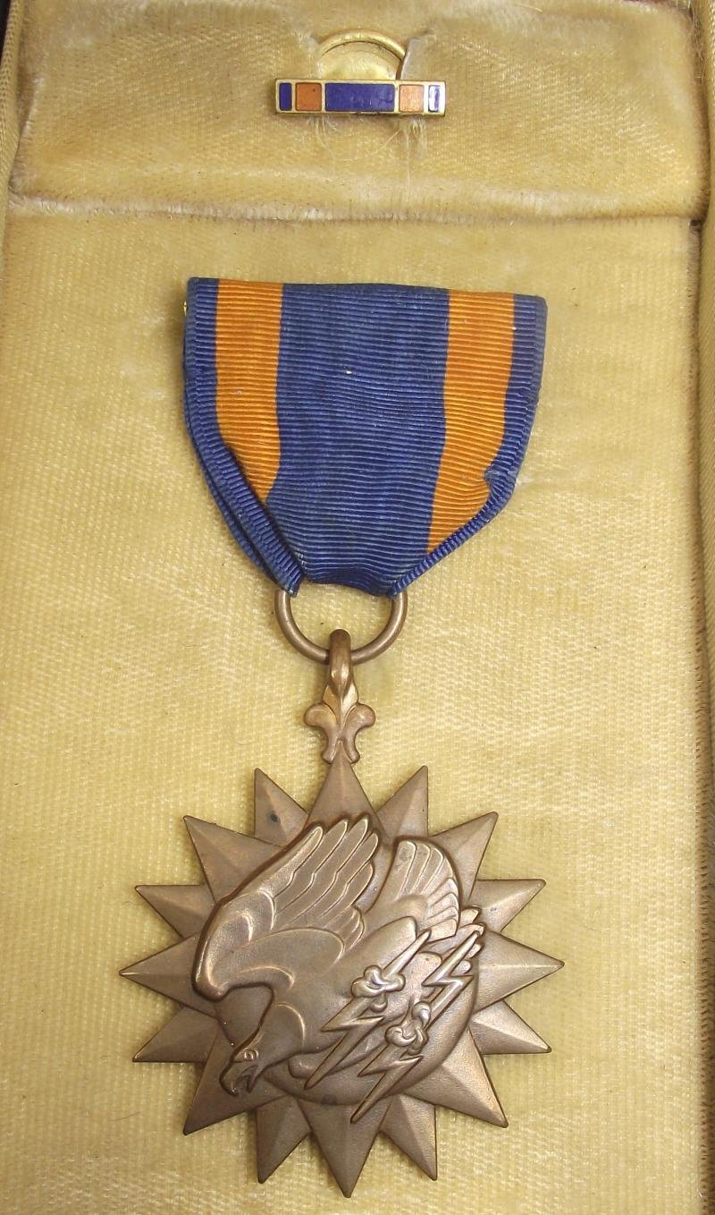 WW2 Cased US Army Air Force Air Medal. — image 2