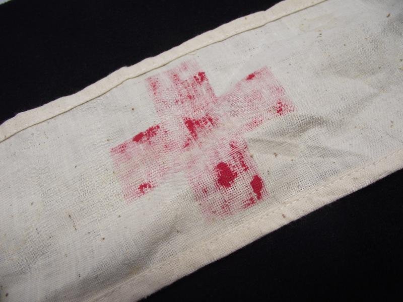 Medics Red Cross Armband. — image 7