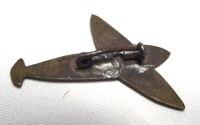 WW2 British Spitfire Fund Badge. — image 3