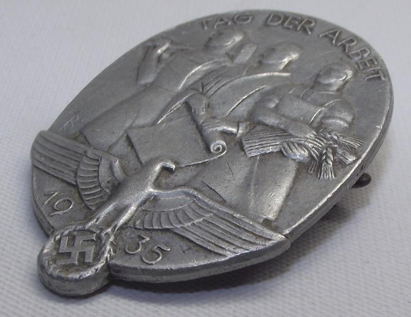 1935 Tag Der Arbeit Badge. Maker M.O.S. — image 2