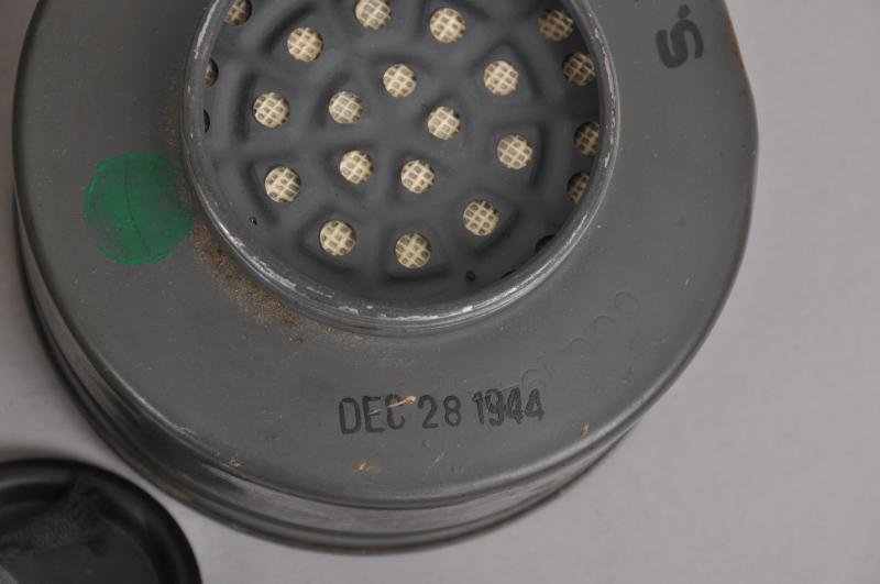 WW2 Canadian Light Service Gas Mask As Worn On D-Day — image 2