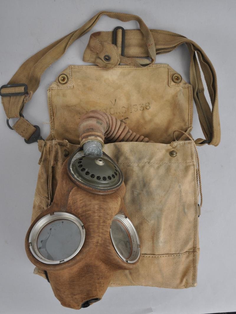 WW2 British Gas Mask 1937/38 — image 2