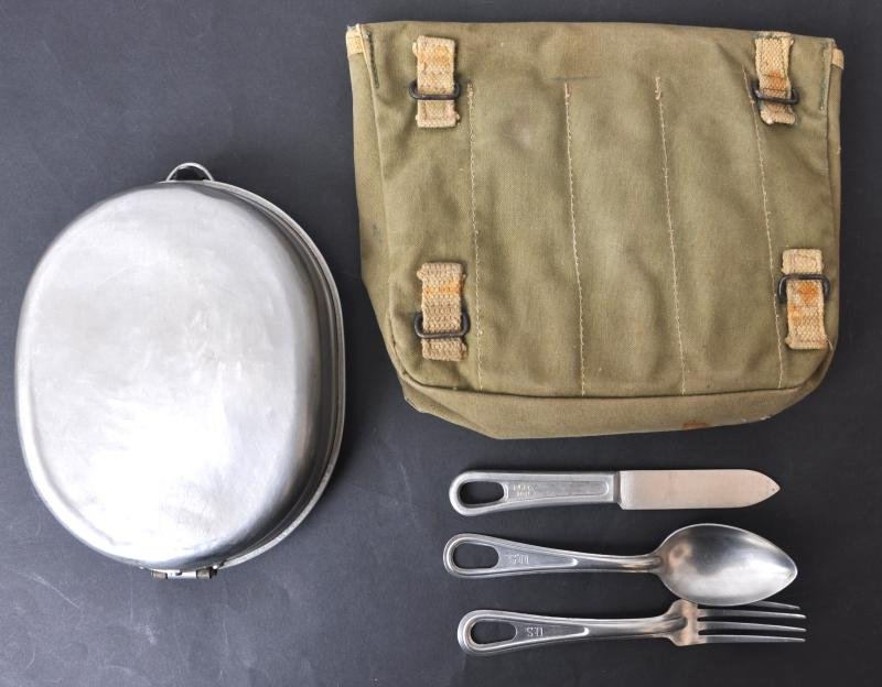 WW2 US British Made Meatcan Pouch Set — image 3