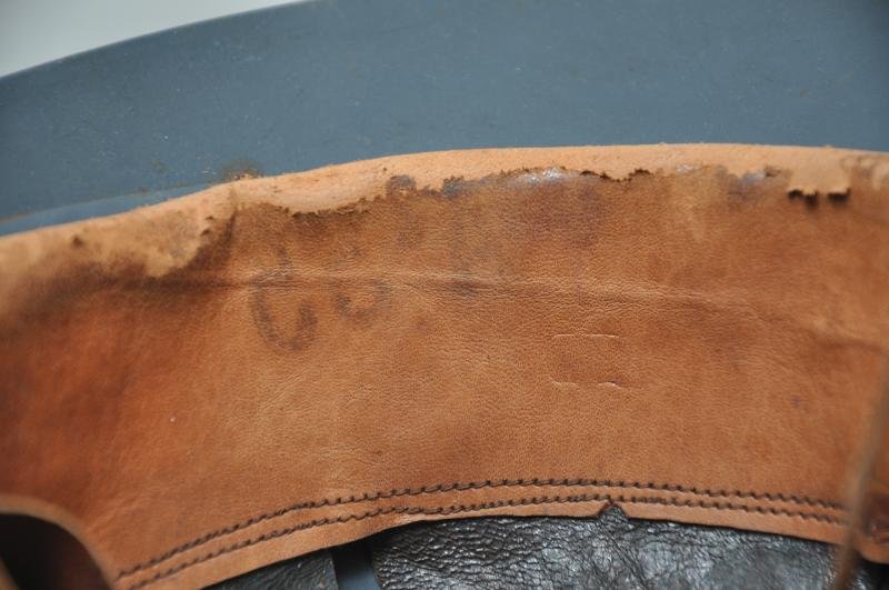 WW1 French Infantry Helmet With Commemorative Plaque — image 11