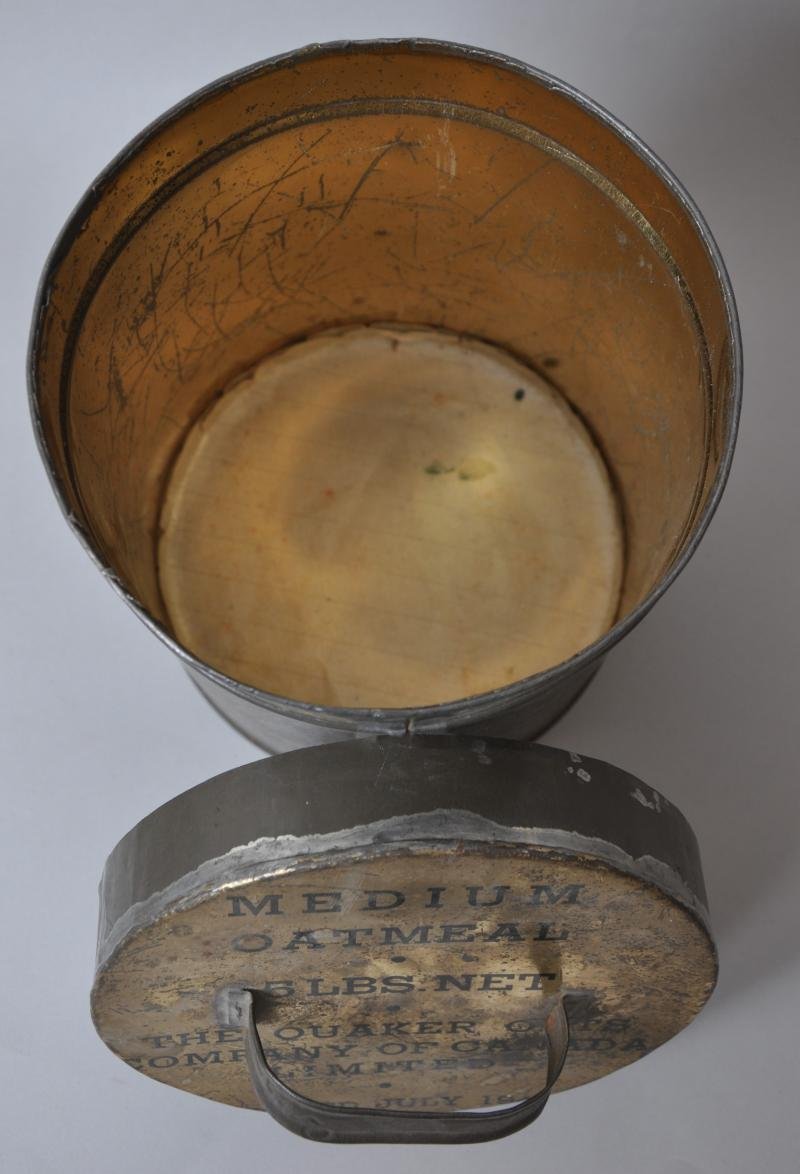 Rare WW2 Canadian Ration Container Of 'Medium Oatmeal' — image 3