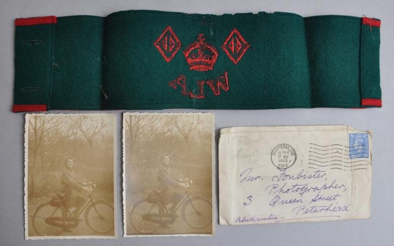 WW2 British Womens Land Army Armband With Photographs Of Wearer — image 3