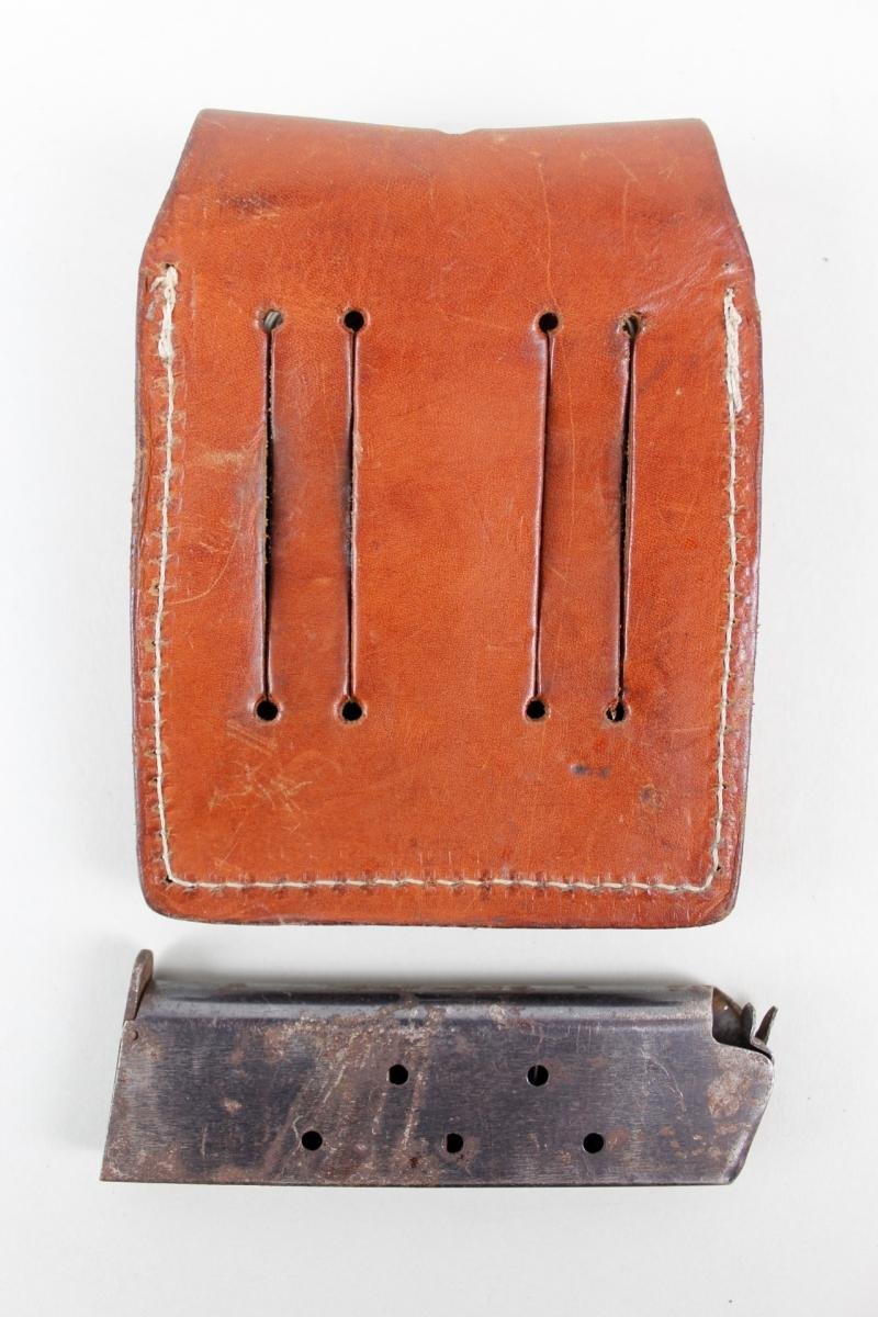 Argentinian Pistol Magazine Pouch In Brown Leather With One Magazine — image 4