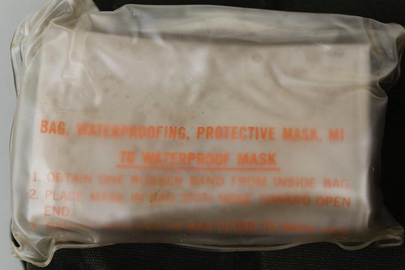 Argentinian Army M17A1 Gas Mask — image 4